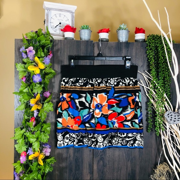 .🌸5/$25🌸Floral Printed Mini Skirt Size Small - Picture 4 of 12